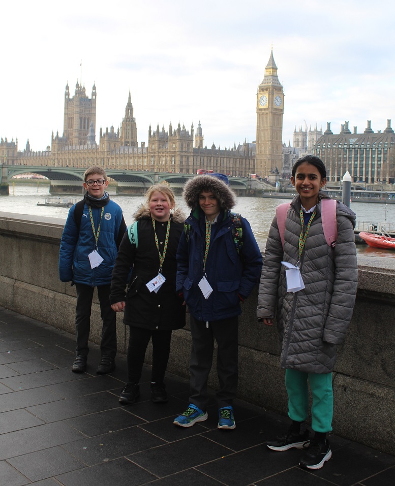 Students with Houses of Parliament 